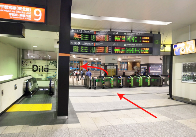 ①小山駅改札を出て左に進んでください